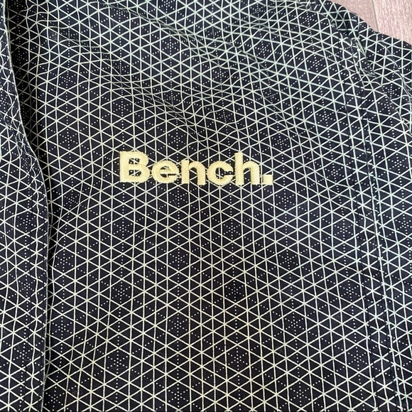 Bench windbreaker w hood - Picture 3 of 5